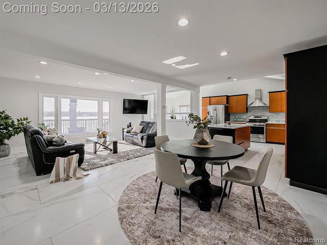 2918 Woodbine Drive, Waterford, MI 48328