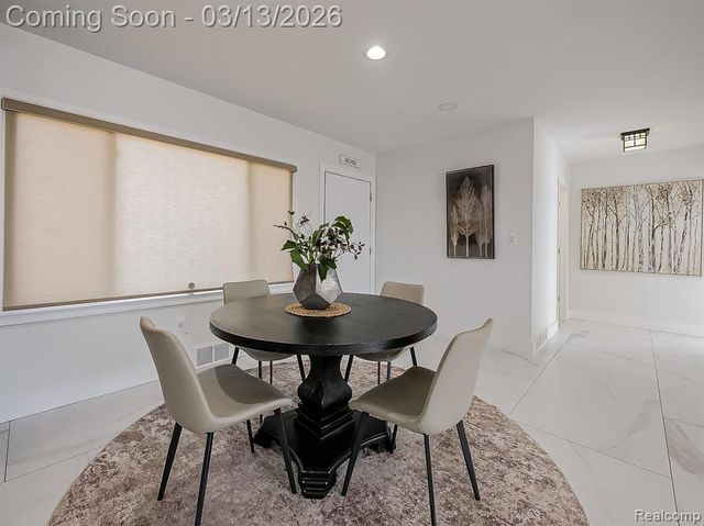 2918 Woodbine Drive, Waterford, MI 48328