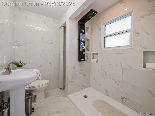 2918 Woodbine Drive, Waterford, MI 48328