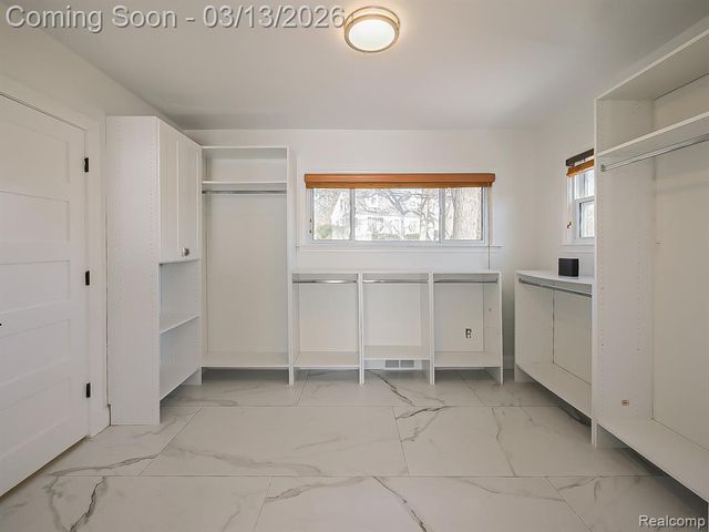 2918 Woodbine Drive, Waterford, MI 48328