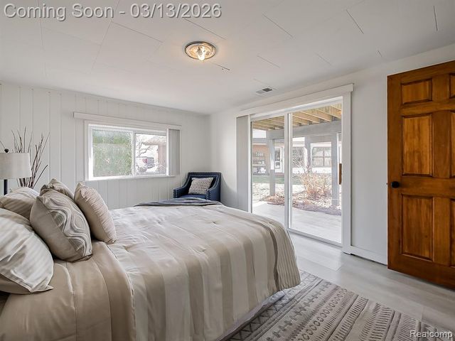 2918 Woodbine Drive, Waterford, MI 48328