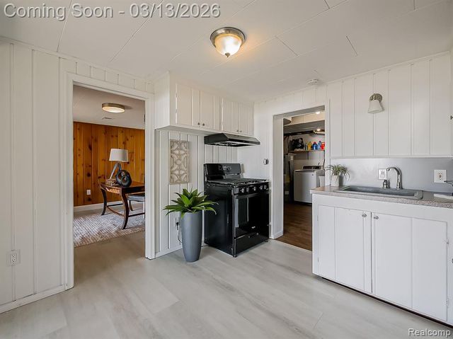 2918 Woodbine Drive, Waterford, MI 48328