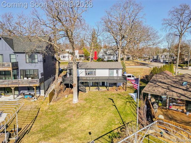 2918 Woodbine Drive, Waterford, MI 48328