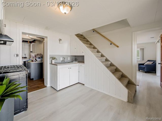 2918 Woodbine Drive, Waterford, MI 48328