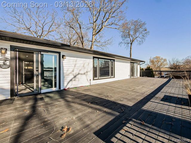 2918 Woodbine Drive, Waterford, MI 48328