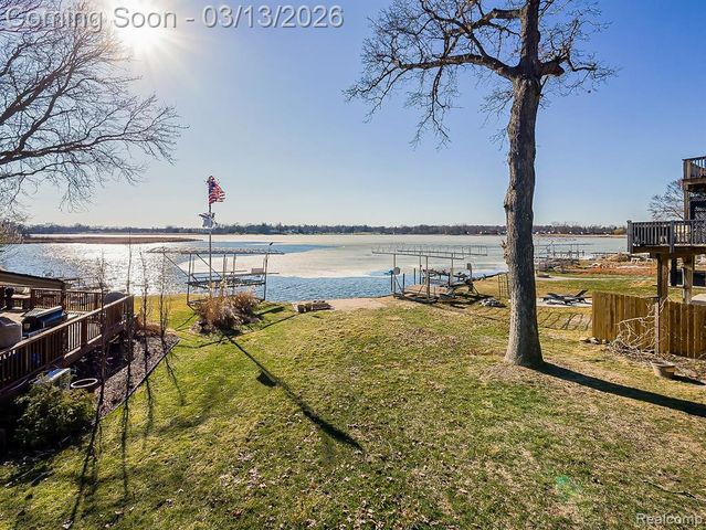 2918 Woodbine Drive, Waterford, MI 48328