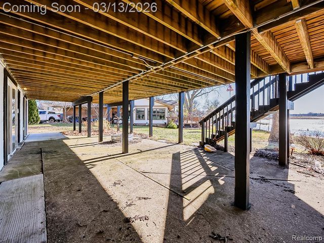 2918 Woodbine Drive, Waterford, MI 48328