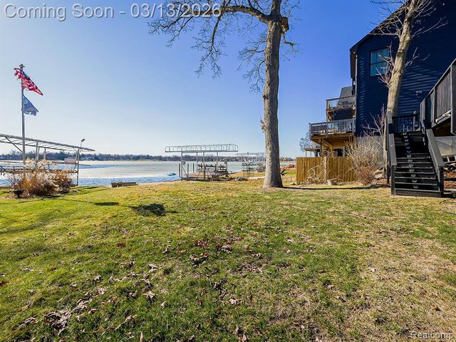 2918 Woodbine Drive, Waterford, MI 48328