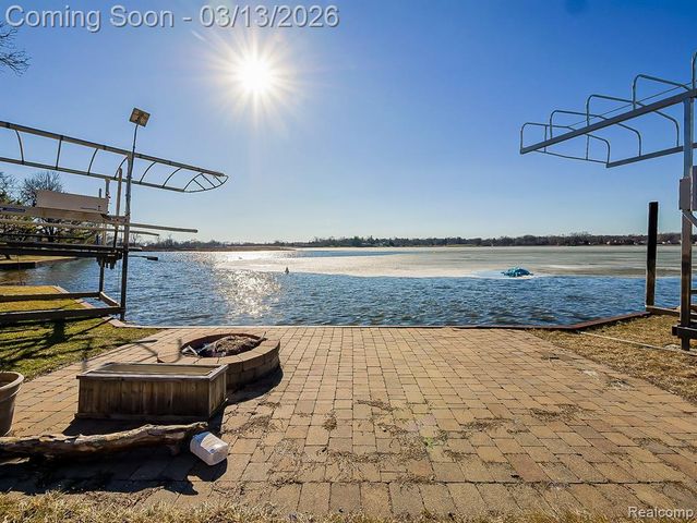 2918 Woodbine Drive, Waterford, MI 48328