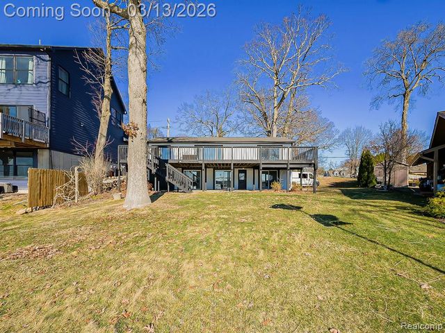 2918 Woodbine Drive, Waterford, MI 48328