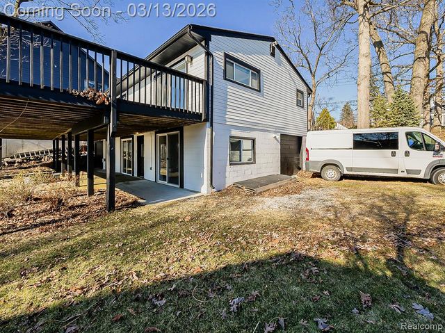 2918 Woodbine Drive, Waterford, MI 48328