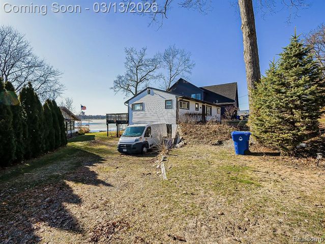 2918 Woodbine Drive, Waterford, MI 48328