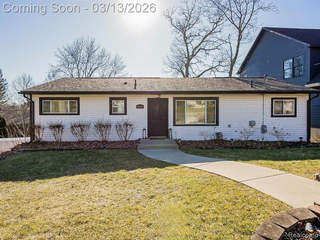 2918 Woodbine Drive, Waterford, MI 48328