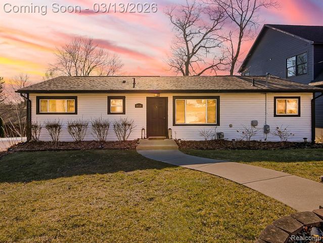 2918 Woodbine Drive, Waterford, MI 48328