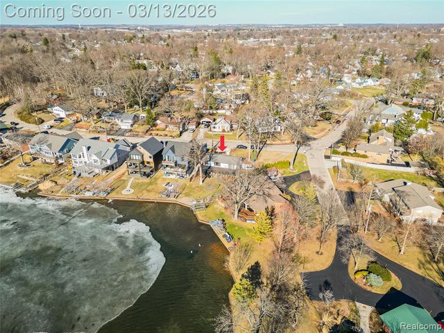 2918 Woodbine Drive, Waterford, MI 48328