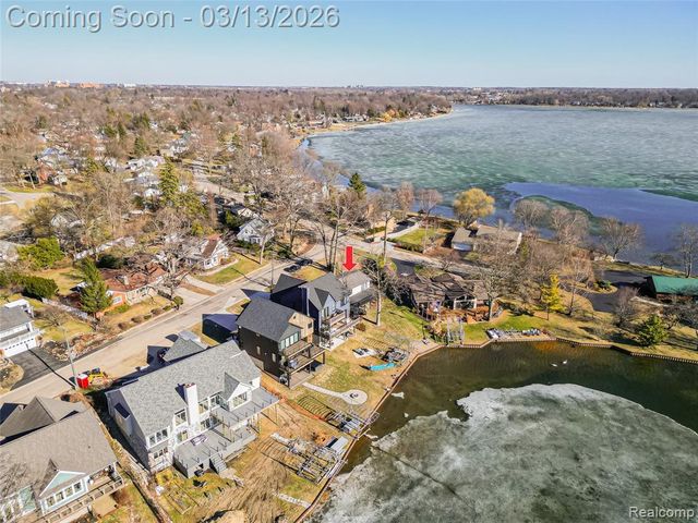 2918 Woodbine Drive, Waterford, MI 48328