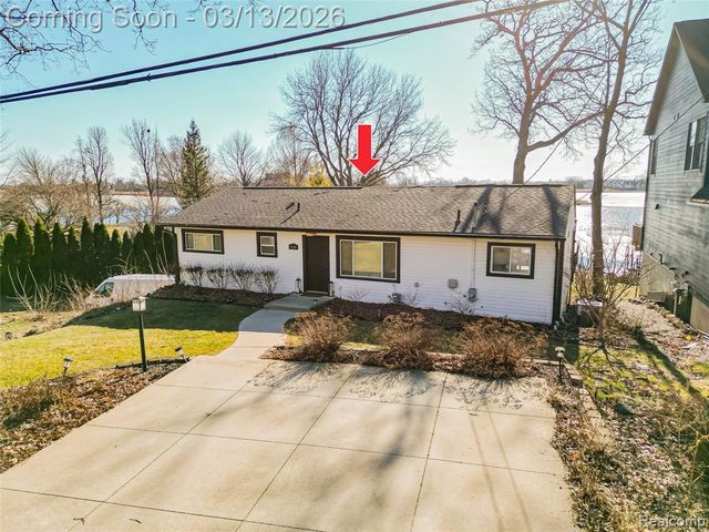 2918 Woodbine Drive, Waterford, MI 48328
