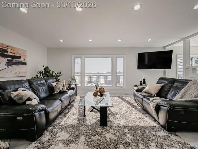 2918 Woodbine Drive, Waterford, MI 48328