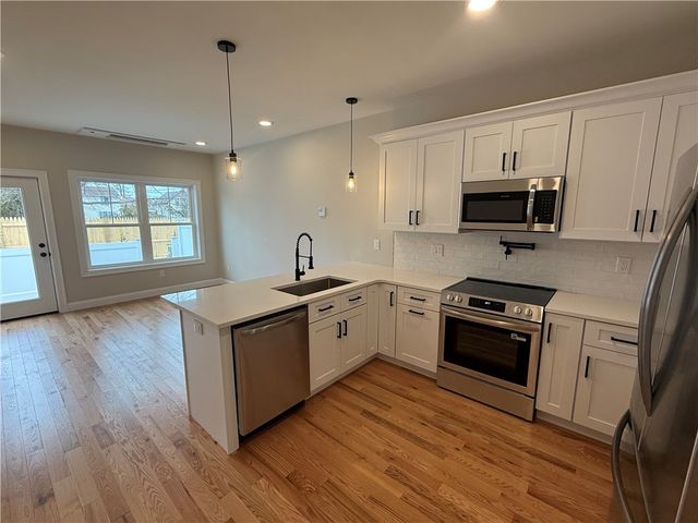 2907 Post Road 6, Warwick, RI 02886