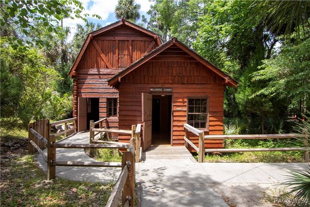 5860 SE 183rd Terrace, Ocklawaha, FL 32179