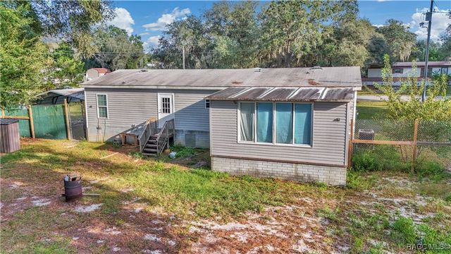 5860 SE 183rd Terrace, Ocklawaha, FL 32179