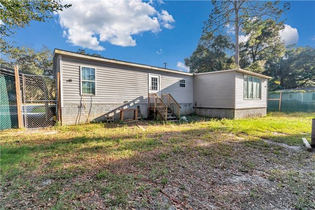 5860 SE 183rd Terrace, Ocklawaha, FL 32179