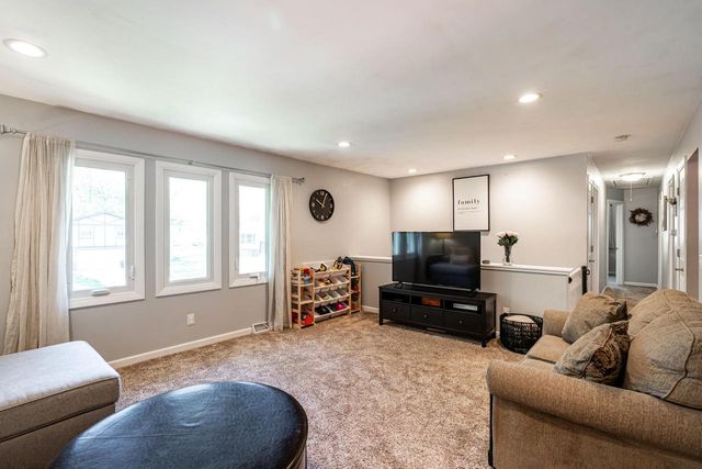 720 Coventry LANE, Hartland, WI 53029