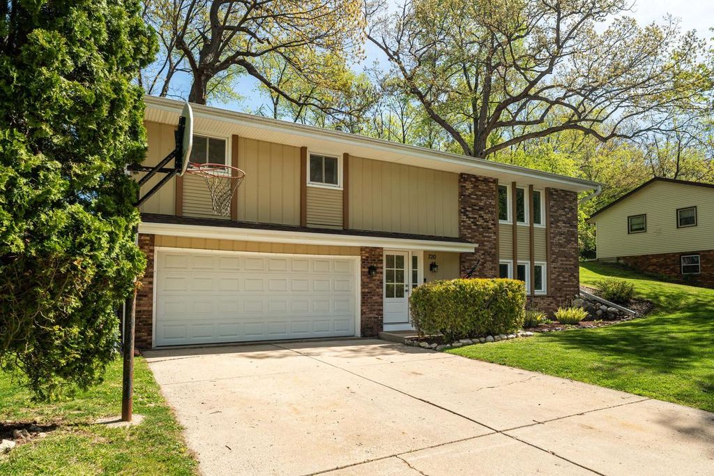 720 Coventry LANE, Hartland, WI 53029