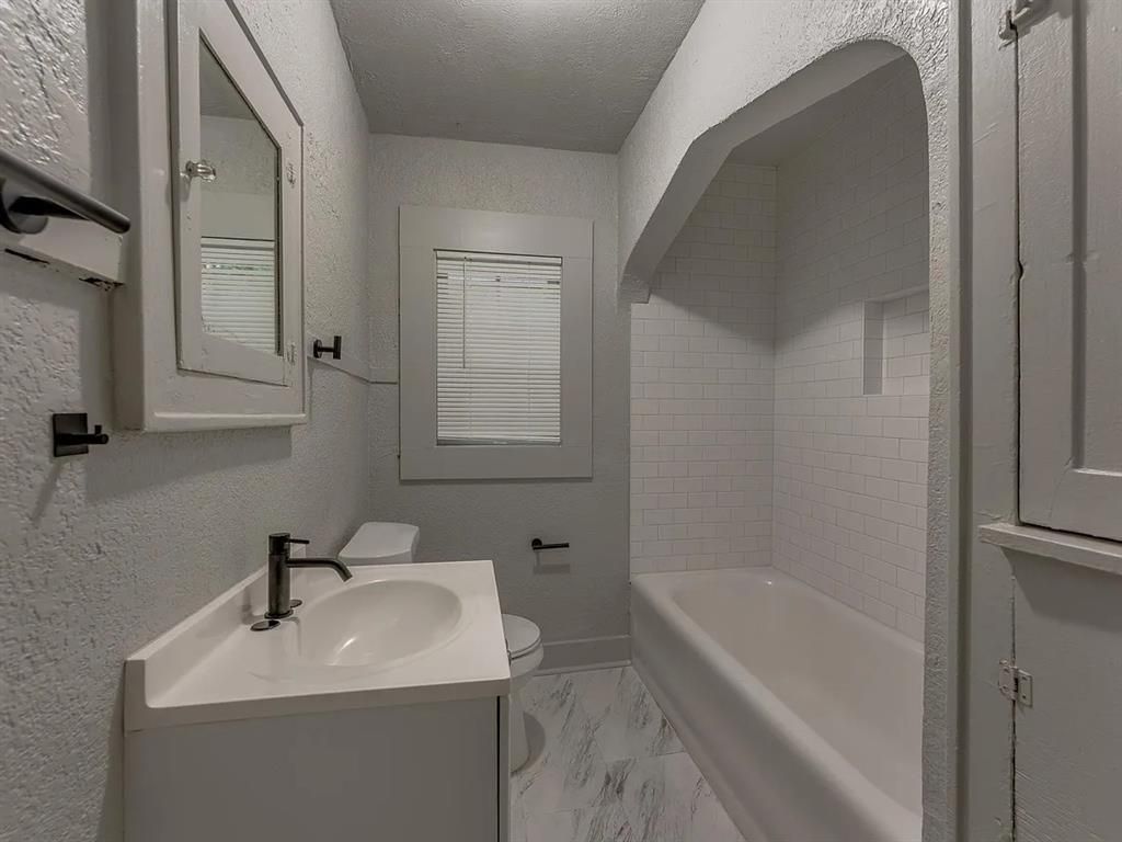 Image 16 of property listing at 2208 NE 22nd Street, Oklahoma City, OK 73111