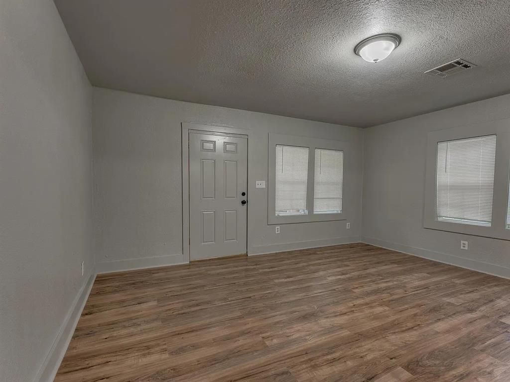 Image 4 of property listing at 2208 NE 22nd Street, Oklahoma City, OK 73111