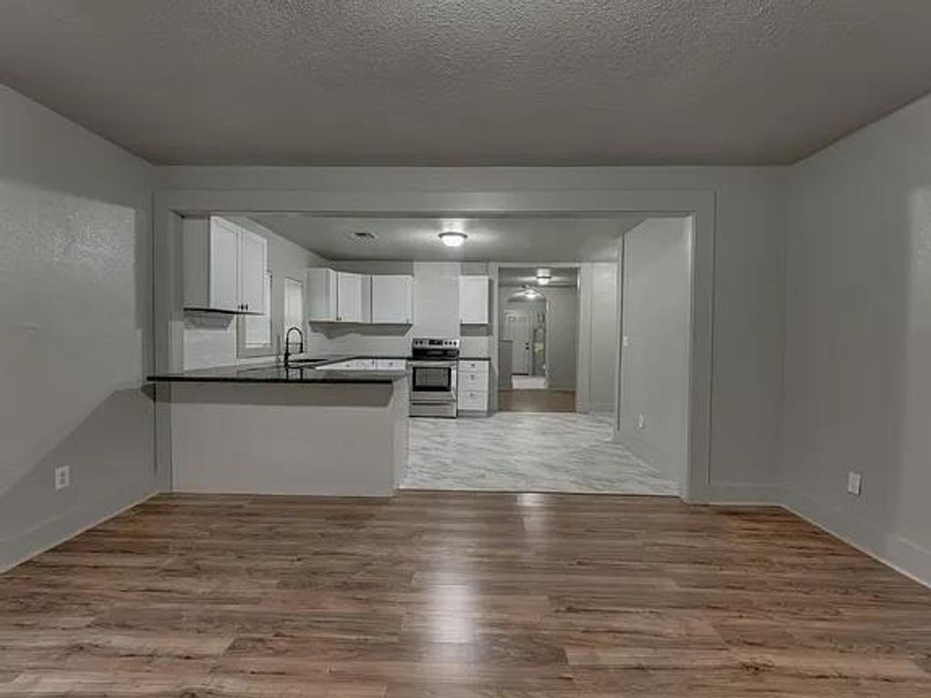 Image 7 of property listing at 2208 NE 22nd Street, Oklahoma City, OK 73111