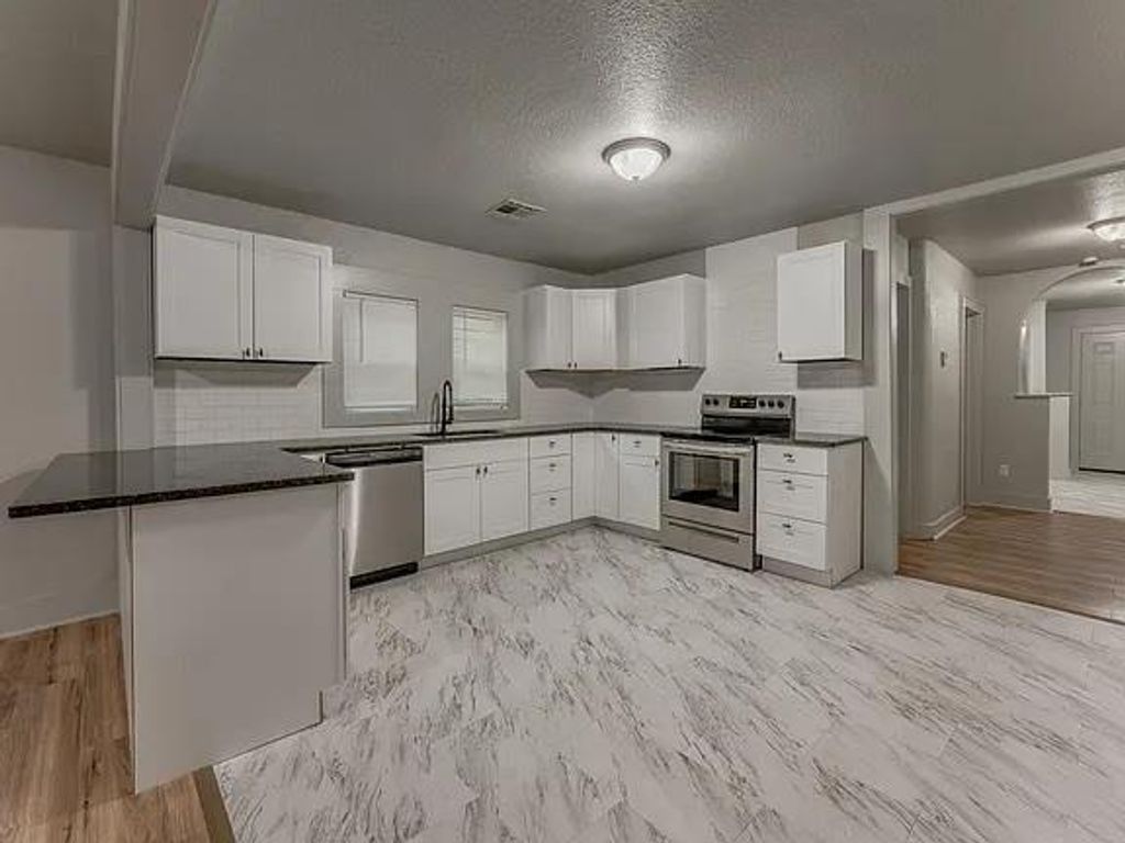 Image 9 of property listing at 2208 NE 22nd Street, Oklahoma City, OK 73111