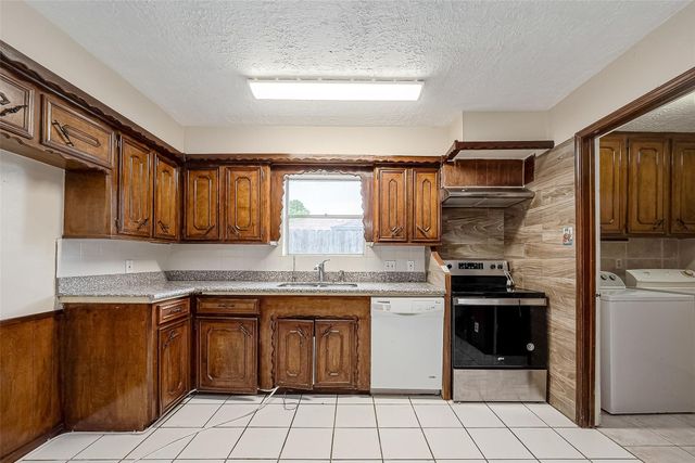 9318 Benning Drive, Houston, TX 77031