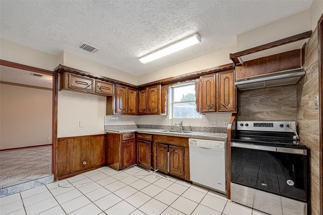 9318 Benning Drive, Houston, TX 77031