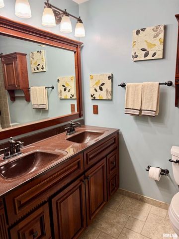 2049 W LOSEY Street, Galesburg, IL 61401