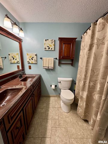 2049 W LOSEY Street, Galesburg, IL 61401