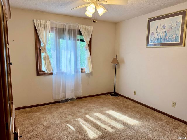 2049 W LOSEY Street, Galesburg, IL 61401