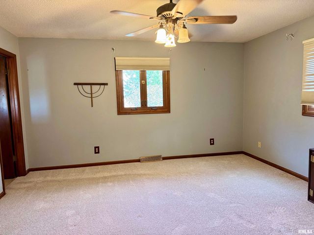 2049 W LOSEY Street, Galesburg, IL 61401