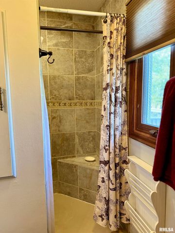 2049 W LOSEY Street, Galesburg, IL 61401