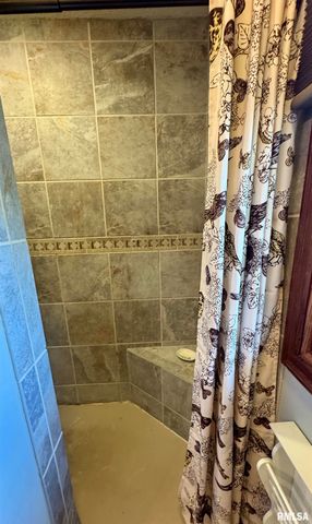 2049 W LOSEY Street, Galesburg, IL 61401