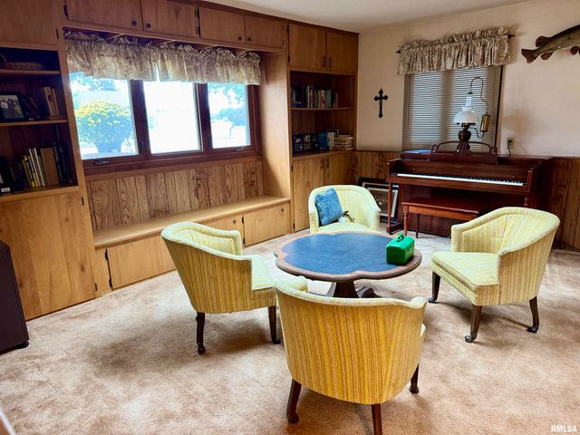 2049 W LOSEY Street, Galesburg, IL 61401