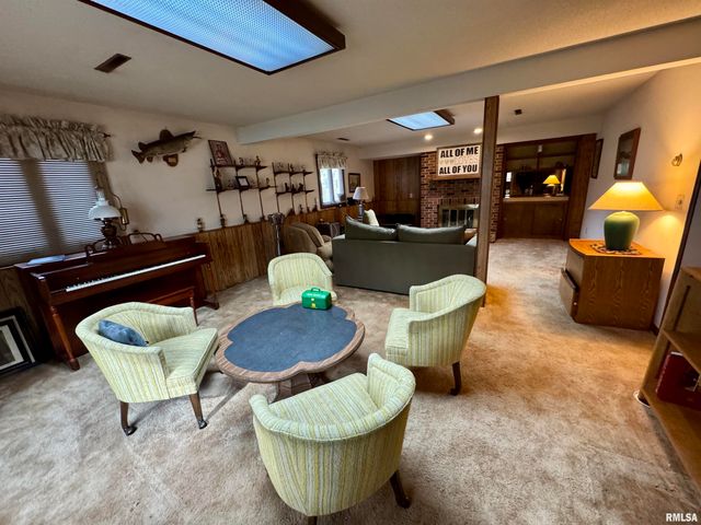 2049 W LOSEY Street, Galesburg, IL 61401