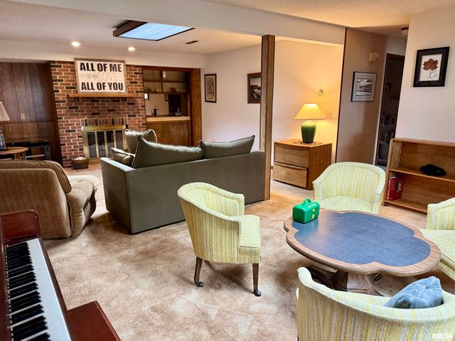 2049 W LOSEY Street, Galesburg, IL 61401