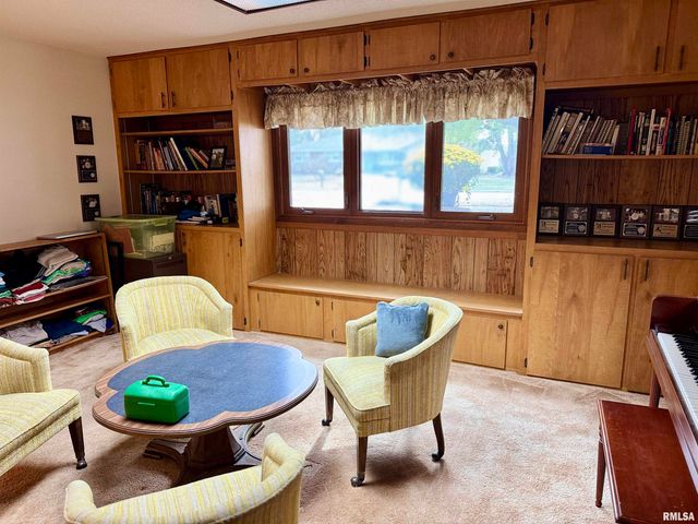 2049 W LOSEY Street, Galesburg, IL 61401