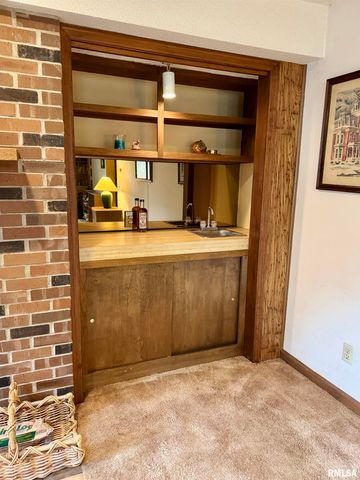 2049 W LOSEY Street, Galesburg, IL 61401