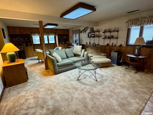 2049 W LOSEY Street, Galesburg, IL 61401