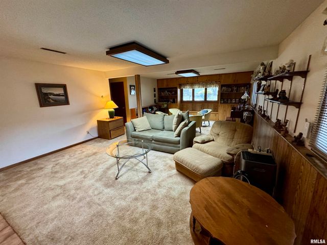 2049 W LOSEY Street, Galesburg, IL 61401