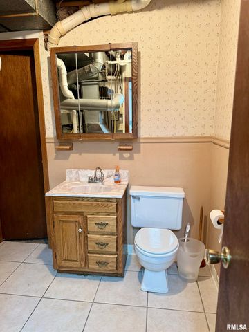 2049 W LOSEY Street, Galesburg, IL 61401