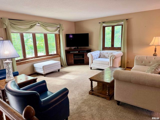 2049 W LOSEY Street, Galesburg, IL 61401