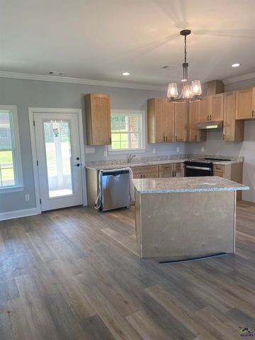 44 Palmer Circle, Hawkinsville, GA 31036